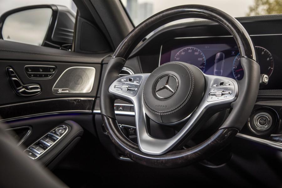 Детали интерьера Mercedes-Benz S450 Lang 4Matic (V222) 2017 года  (NA) (фото 17 из 22)